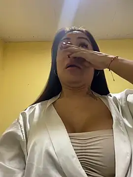 Afroditahott online show from October 2, 2025, 4:47 pm