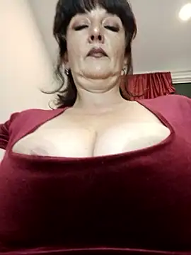 Snapshot of FireWoman chatting on October 17, 2025, 11:29 pm FireWoman online show from October 17, 2025, 11:29 pm