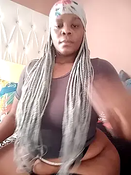 Snapshot of SQUITBOOTY chatting on June 16, 2026, 7:44 am SQUITBOOTY online show from June 16, 2026, 7:44 am