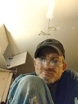 ROBERT0516 online show from November 22, 2025, 10:20 pm