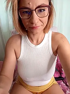 Snapshot of Aniria chatting on September 16, 2025, 5:41 am Aniria online show from September 16, 2025, 5:41 am