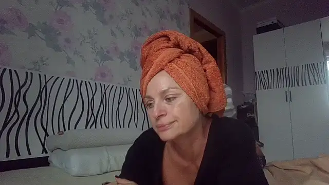 LindaStarS online show from October 6, 2025, 2:25 pm