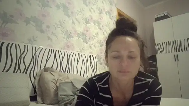 LindaStarS online show from October 18, 2025, 6:19 pm