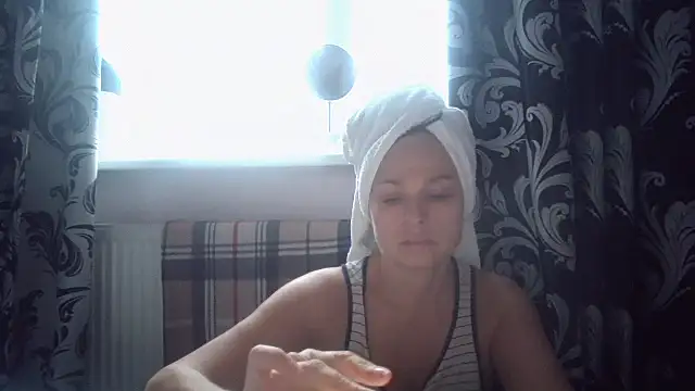 LindaStarS online show from November 10, 2025, 2:05 pm