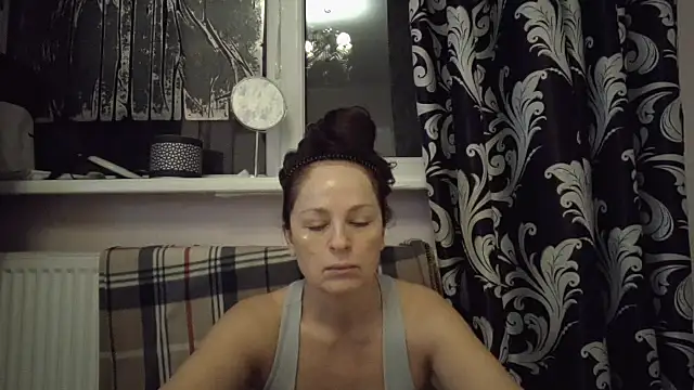 LindaStarS online show from February 14, 2026, 4:09 am