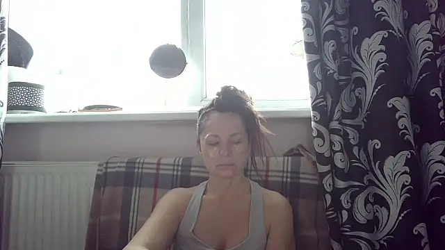 LindaStarS online show from February 20, 2026, 5:48 am