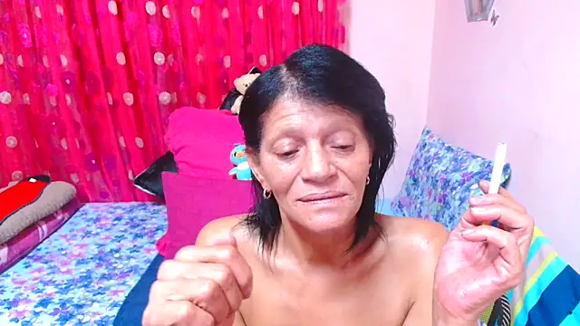 SLUTTYROXY online show from April 24, 2026, 6:43 pm