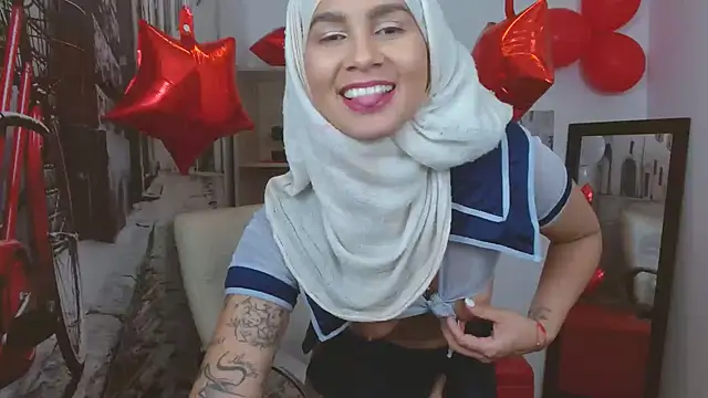 Snapshot of Shay__lee chatting on February 19, 2025, 8:10 pm Shay lee online show from February 19, 2025, 8:10 pm