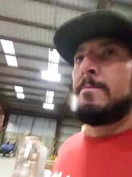 Snapshot of UncutHammer69 chatting on December 8, 2024, 12:40 am UncutHammer69 online show from December 8, 2024, 12:40 am