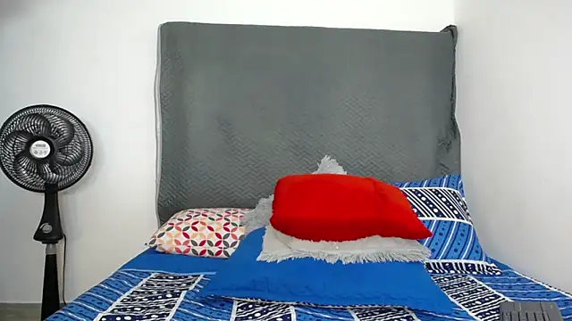 Snapshot of LoraineBigCockTs chatting on March 18, 2025, 9:10 pm LoraineBigCockTs online show from March 18, 2025, 9:10 pm