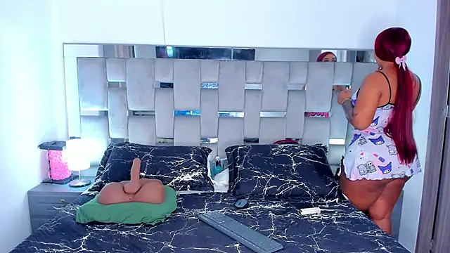 Cammiila online show from November 30, 2025, 12:42 pm