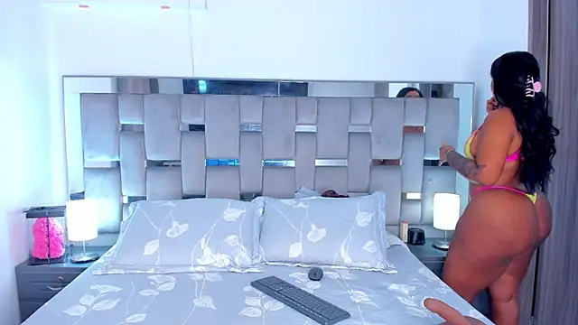 Cammiila online show from December 18, 2025, 7:42 pm