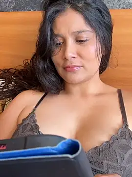 kinky milaxh online show from July 18, 2026, 8:01 pm
