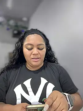 yanza2002 online show from December 17, 2024, 2:23 am