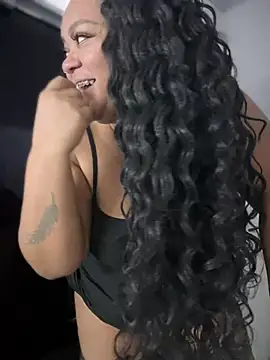 yanza2002 online show from January 14, 2025, 11:27 pm