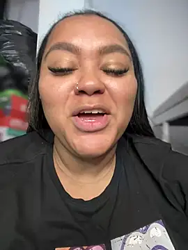 yanza2002 online show from February 27, 2025, 11:48 pm