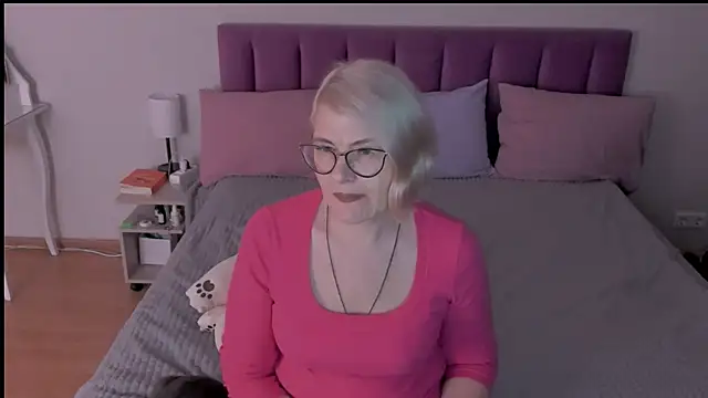 sabrinamacmarren online show from March 12, 2025, 6:55 pm