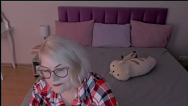 sabrinamacmarren online show from March 15, 2025, 4:54 pm