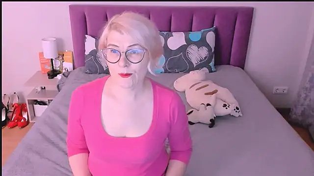 sabrinamacmarren online show from October 16, 2025, 4:41 pm