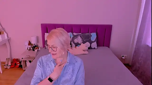 sabrinamacmarren online show from February 1, 2026, 1:31 pm