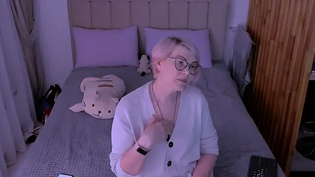 sabrinamacmarren online show from March 16, 2026, 5:06 pm