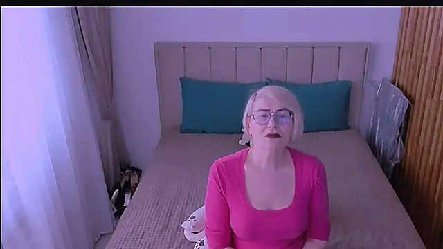 sabrinamacmarren online show from April 26, 2026, 10:35 am