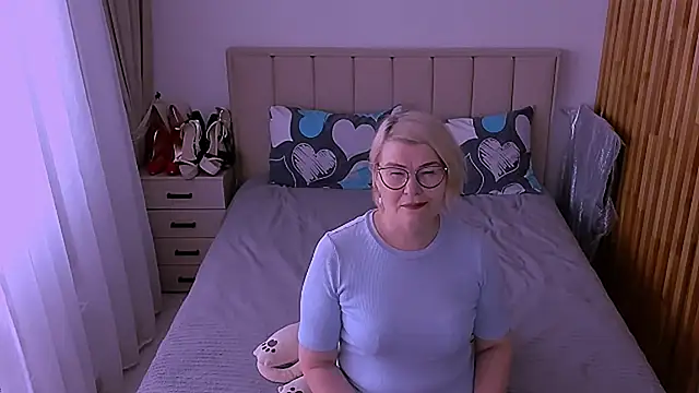 Snapshot of sabrinamacmarren chatting on June 15, 2026, 1:24 pm sabrinamacmarren online show from June 15, 2026, 1:24 pm