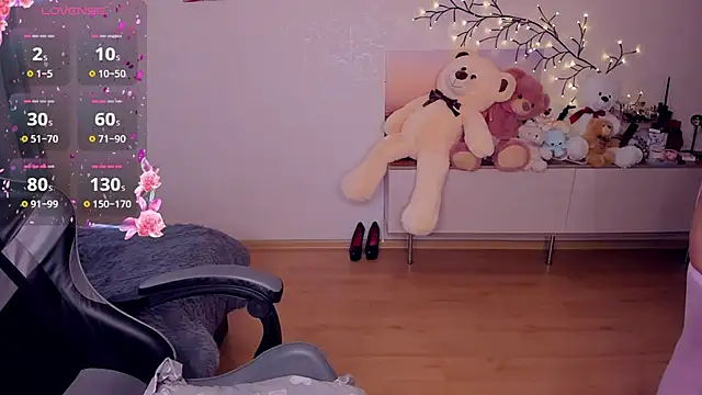 Snapshot of MiaSilkX chatting on December 4, 2024, 10:46 am MiaSilkX online show from December 4, 2024, 10:46 am