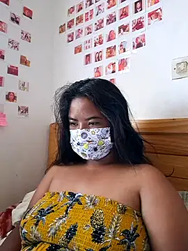 Snapshot of Artinah22 chatting on December 19, 2024, 4:45 am Artinah22 online show from December 19, 2024, 4:45 am