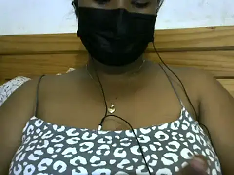 Snapshot of Artinah22 chatting on February 20, 2025, 8:03 pm Artinah22 online show from February 20, 2025, 8:03 pm