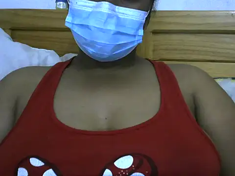 Snapshot of Artinah22 chatting on October 3, 2025, 6:38 pm Artinah22 online show from October 3, 2025, 6:38 pm