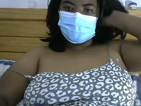 Snapshot of Artinah22 chatting on October 15, 2025, 5:57 pm Artinah22 online show from October 15, 2025, 5:57 pm