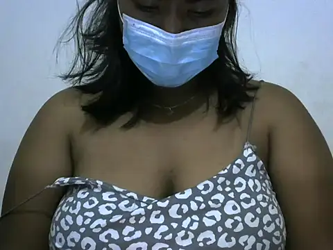 Snapshot of Artinah22 chatting on November 2, 2025, 7:05 pm Artinah22 online show from November 2, 2025, 7:05 pm