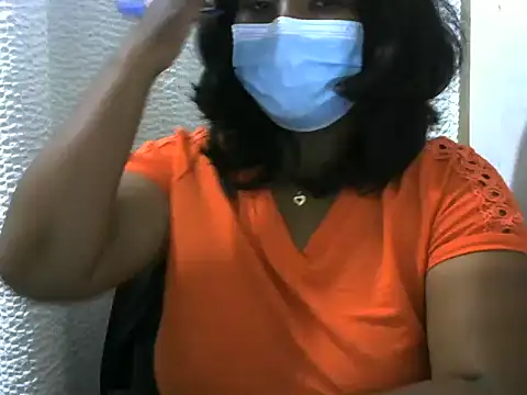 Snapshot of Artinah22 chatting on November 6, 2025, 5:58 pm Artinah22 online show from November 6, 2025, 5:58 pm