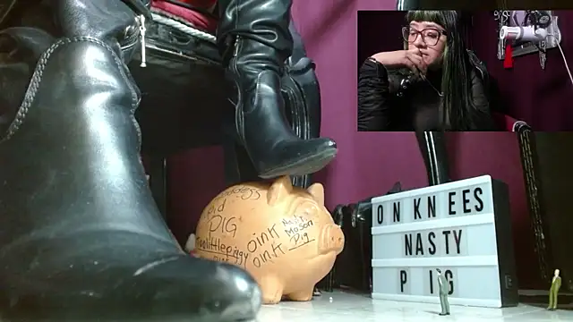 Snapshot of MeGoddesSara chatting on May 16, 2026, 8:18 pm MeGoddesSara online show from May 16, 2026, 8:18 pm