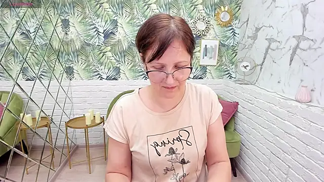 Snapshot of Paris_Cherry chatting on January 19, 2025, 8:19 pm Paris Cherry online show from January 19, 2025, 8:19 pm