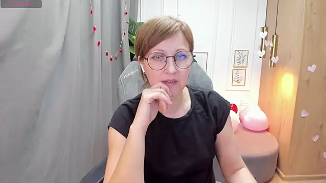 Snapshot of Paris_Cherry chatting on February 18, 2025, 1:33 pm Paris Cherry online show from February 18, 2025, 1:33 pm