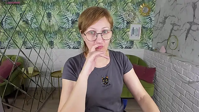 Snapshot of Paris_Cherry chatting on March 8, 2025, 8:03 pm Paris Cherry online show from March 8, 2025, 8:03 pm