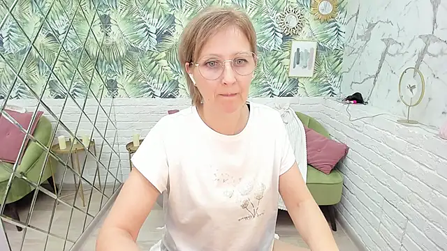 Snapshot of Paris_Cherry chatting on November 28, 2025, 1:25 pm Paris Cherry online show from November 28, 2025, 1:25 pm