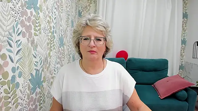 Snapshot of EvelynJoyful chatting on September 10, 2025, 6:35 am EvelynJoyful online show from September 10, 2025, 6:35 am