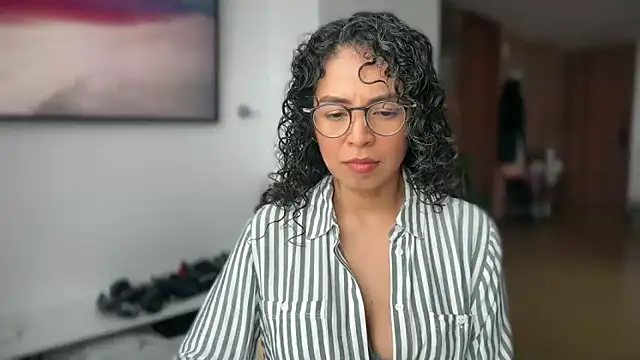 illaroom online show from February 3, 2026, 7:52 pm