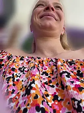 AnastasiaAniess online show from April 24, 2026, 1:24 pm