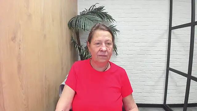 Snapshot of LindaPassionate chatting on April 26, 2026, 5:16 am LindaPassionate online show from April 26, 2026, 5:16 am