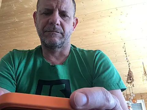 maxymloli online show from February 23, 2025, 1:42 pm