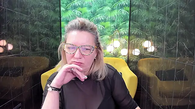 Snapshot of LeaPure chatting on January 2, 2025, 11:20 am LeaPure online show from January 2, 2025, 11:20 am