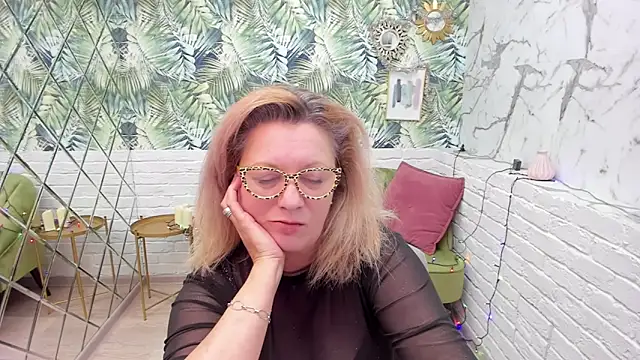 Snapshot of LeaPure chatting on January 4, 2025, 11:43 am LeaPure online show from January 4, 2025, 11:43 am