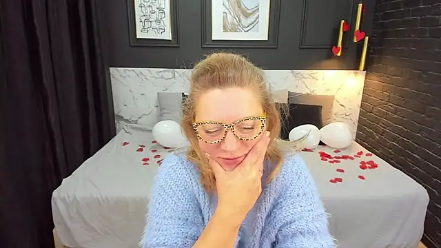 LeaPure online show from February 15, 2025, 11:39 am