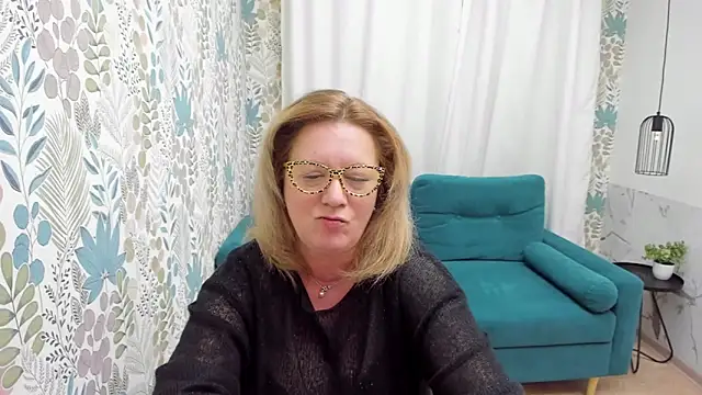 Snapshot of LeaPure chatting on March 8, 2025, 8:22 am LeaPure online show from March 8, 2025, 8:22 am