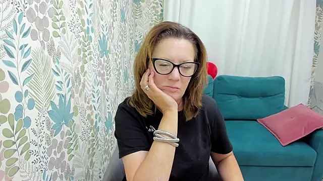 LeaPure online show from September 13, 2025, 5:18 am