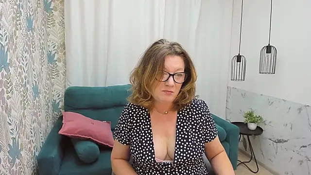 Snapshot of LeaPure chatting on November 2, 2025, 5:10 am LeaPure online show from November 2, 2025, 5:10 am